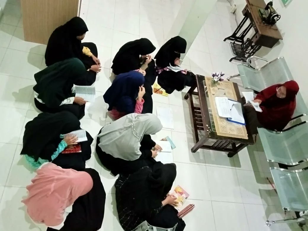 insanmadani_jbi's tweet photo. Yookk Bersedekah Dan Berinfaq Dihari Jum'at Penuh Berkah Ini ☺️
Belajar Menuntut Ilmu Agama
Semoga Bermanfaat Dimasa Akan Datang Aaamin.(MT-02)
#insanmadanijambi
#layananpendidikan
#SMAIMBS
#SMPIMBS
#BelajarSantri
#BersinergiBerkaryaBermanfaat https://t.co/VYESLTo127