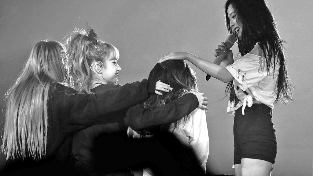 yk2aii's tweet photo. we love you nini 🫶 https://t.co/yGjVGwB5aV