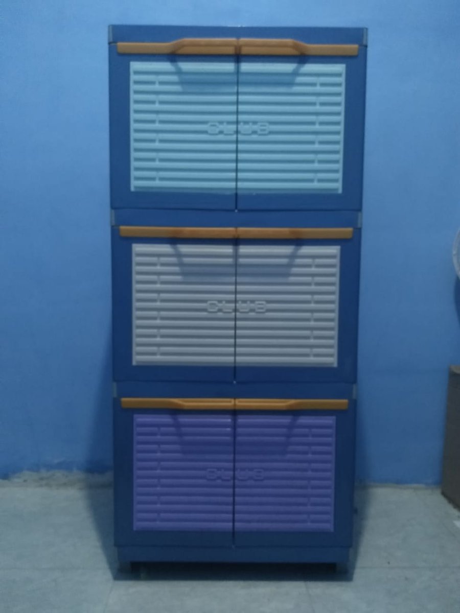 dimassandim's tweet photo. 2. Lemari Pakaian Susun 3 
Kondisinya masih kayak baru, belum pernah dibongkar pasang. 
Harga 260K. https://t.co/nwsJZbXWv5