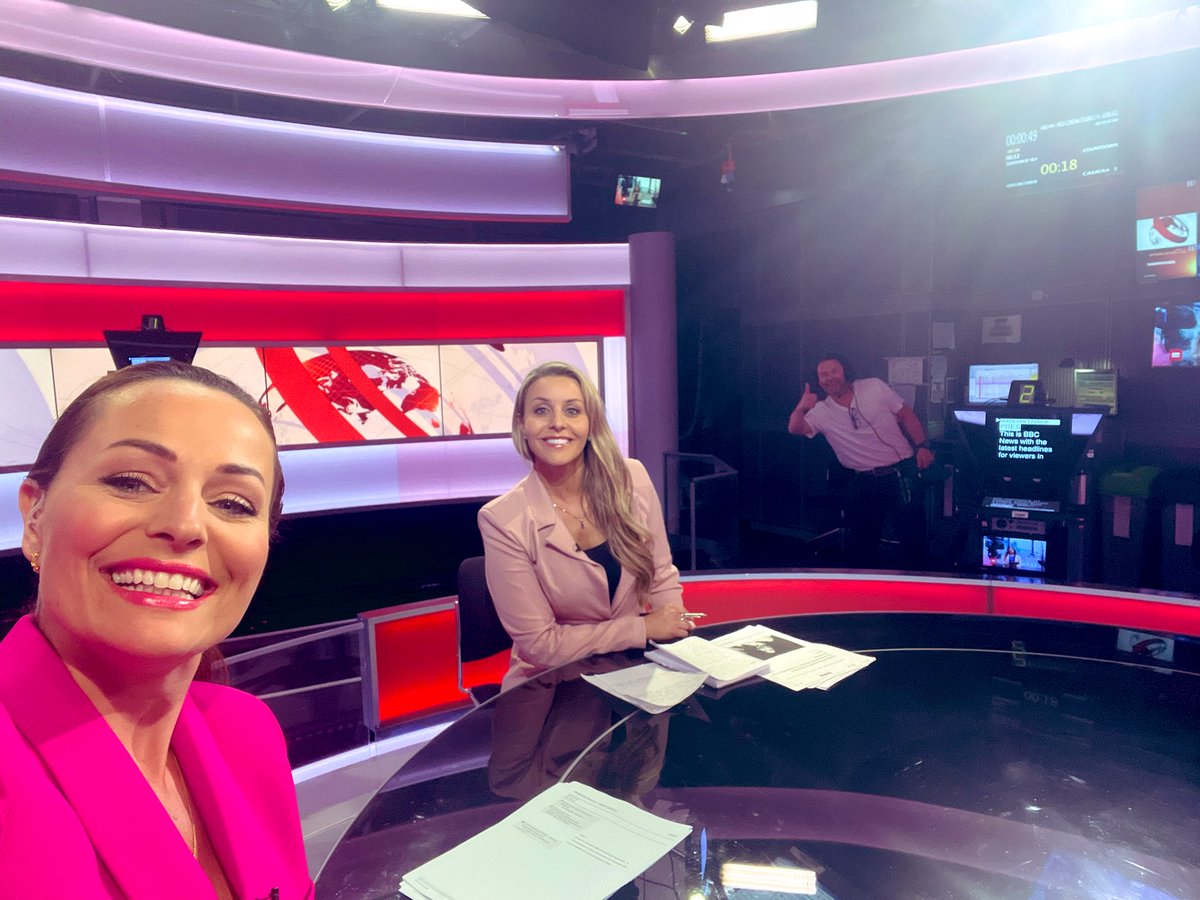 VValentineNews's tweet photo. It’s Friday! #livefromfive with all your international news. Join us on @BBCOne @BBCNews and abroad on @BBCWorld. There’s no getting away from us! https://t.co/zLetrdZotU