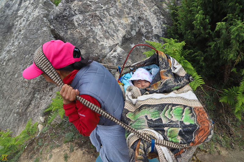 narimagazine's tweet image. विश्वकै अग्लो शिखर सगरमाथा । सगरमाथा
आरोहणको प्रवेशद्वार नै सोलुखुम्बुको लुक्ला हो । बेस क्याम्प र
आसपास जाने यात्रु त्यहाँ पुग्नैपर्छ । यति मात्रै होइन, लुक्लामाथि
रहेको नाम्चे बजार पुग्ने पर्यटकको प्रवेशद्वार पनि लुक्ला हो ।
तस्बिर : मनोज पौडेल
#photofeature