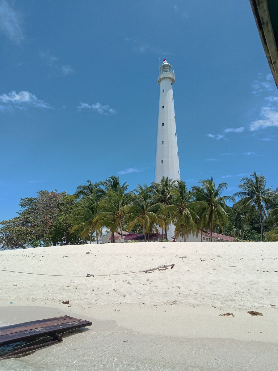 d_dhyr's tweet photo. ada yang pernah kesini gak, jujurly di Belitung tuh banyak hidden gem pulau yang bagus🥺🫶 https://t.co/2p12TOGjHj