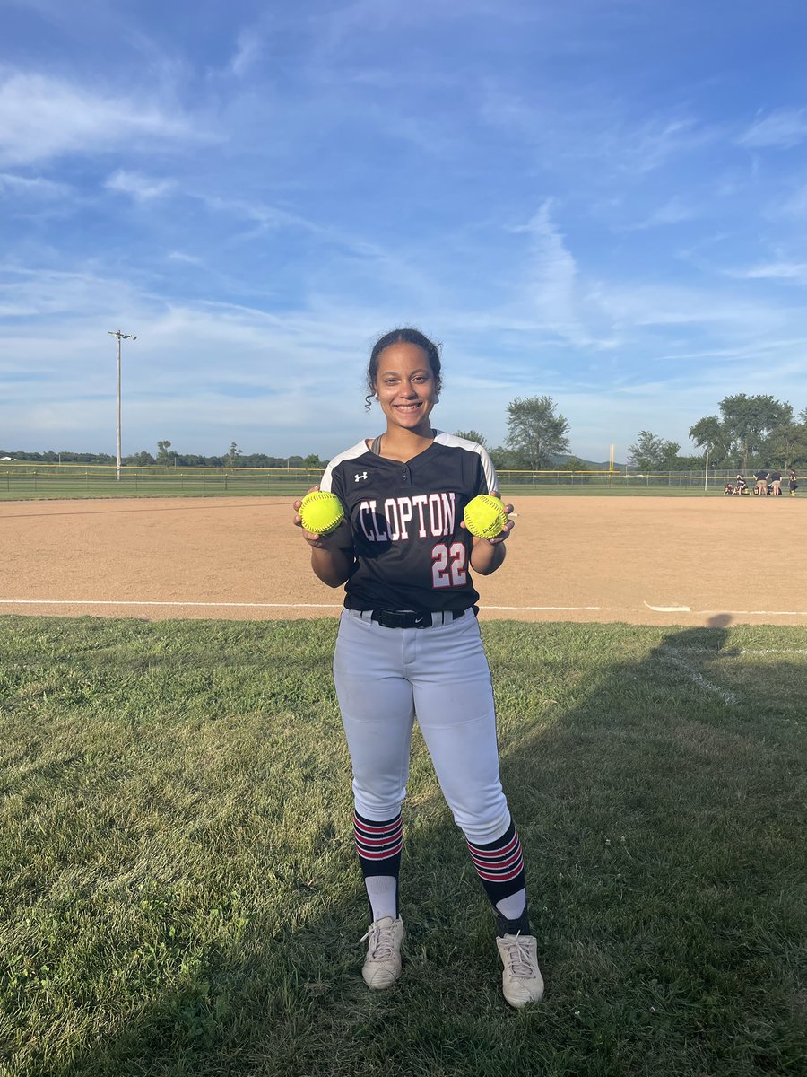 CloptonSoftball's tweet photo. Great pitching and defense gets your Hawks the victory over Wellsville 10-0! Shana Yates threw a perfect game. Only throwing 45 pitches, 5 balls, 40 strikes. With a total of 10 strikeouts. And not only that but also got her first homerun as a Lady Hawk! Loving the student support https://t.co/Ft2v5GNtvy