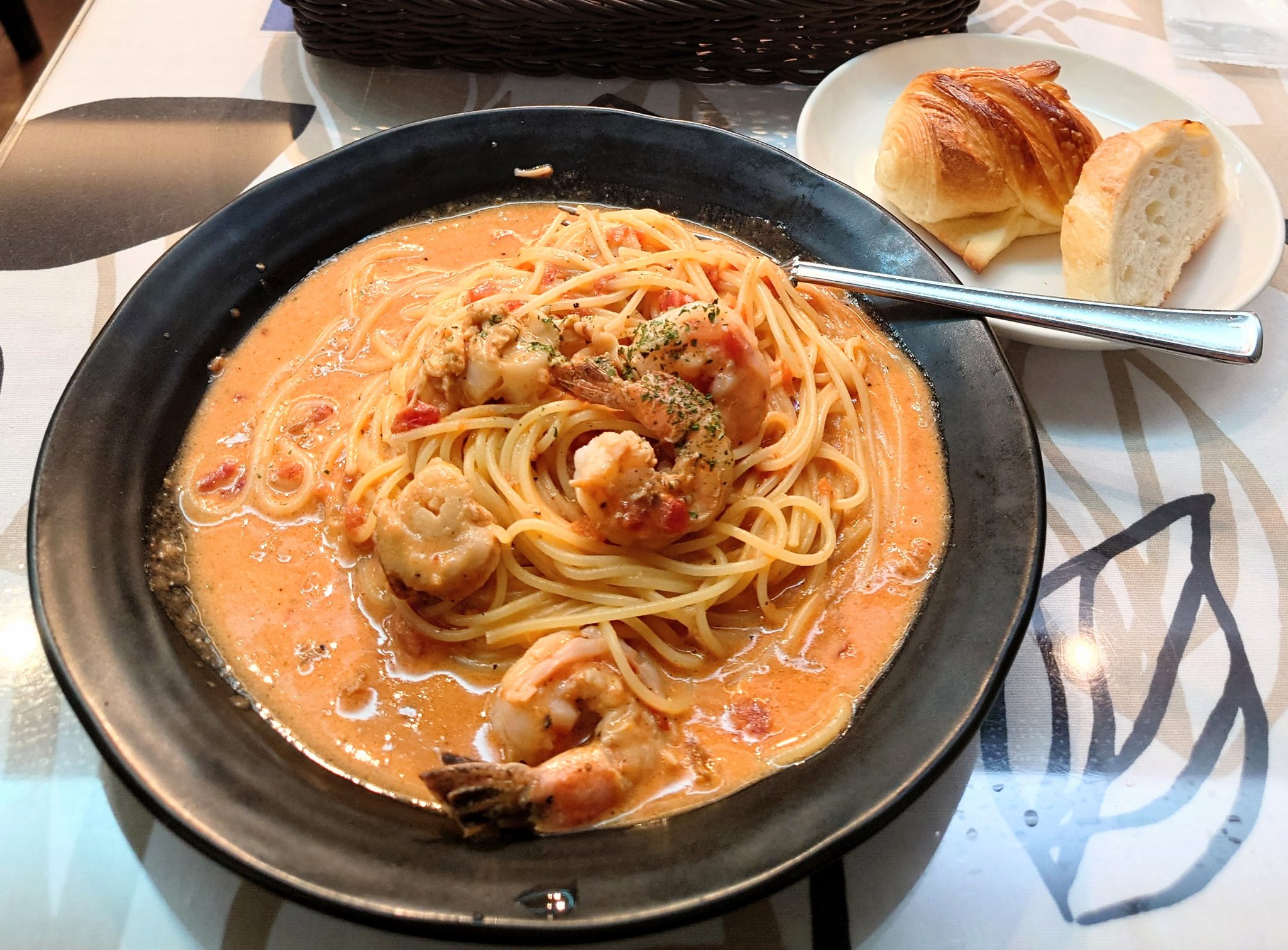 Odderyaya 8 29 三宮ビブレのイタリアン ペペオリオ でプレミアムランチ パン食べ放題が魅力なのか満席でした 8 30 三宮の 魚心 で 握り寿司 ネタが大きかった 8 31 加古川の 蕎麦切り稲美 で つつじ御膳 ペペオリオ 蕎麦切り稲美 T Co