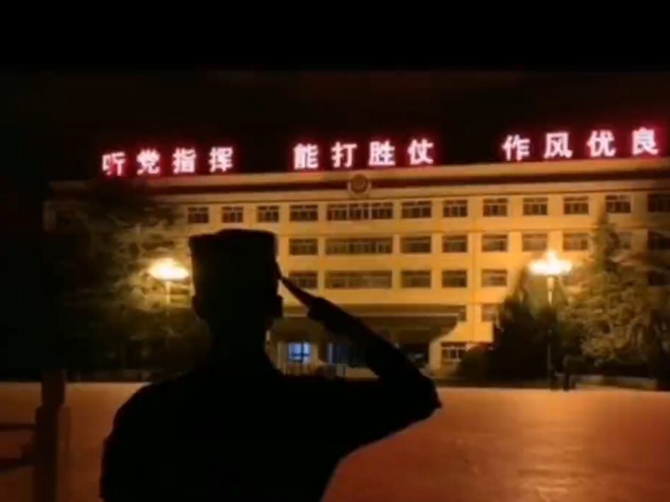 junjingnongS's tweet photo. 今天周五了，这个照片拍了有段时间了，看了还是很有感触！我喜欢的都在签名里，可以私聊我！我看见都会回复。 https://t.co/YuMhFzIru1