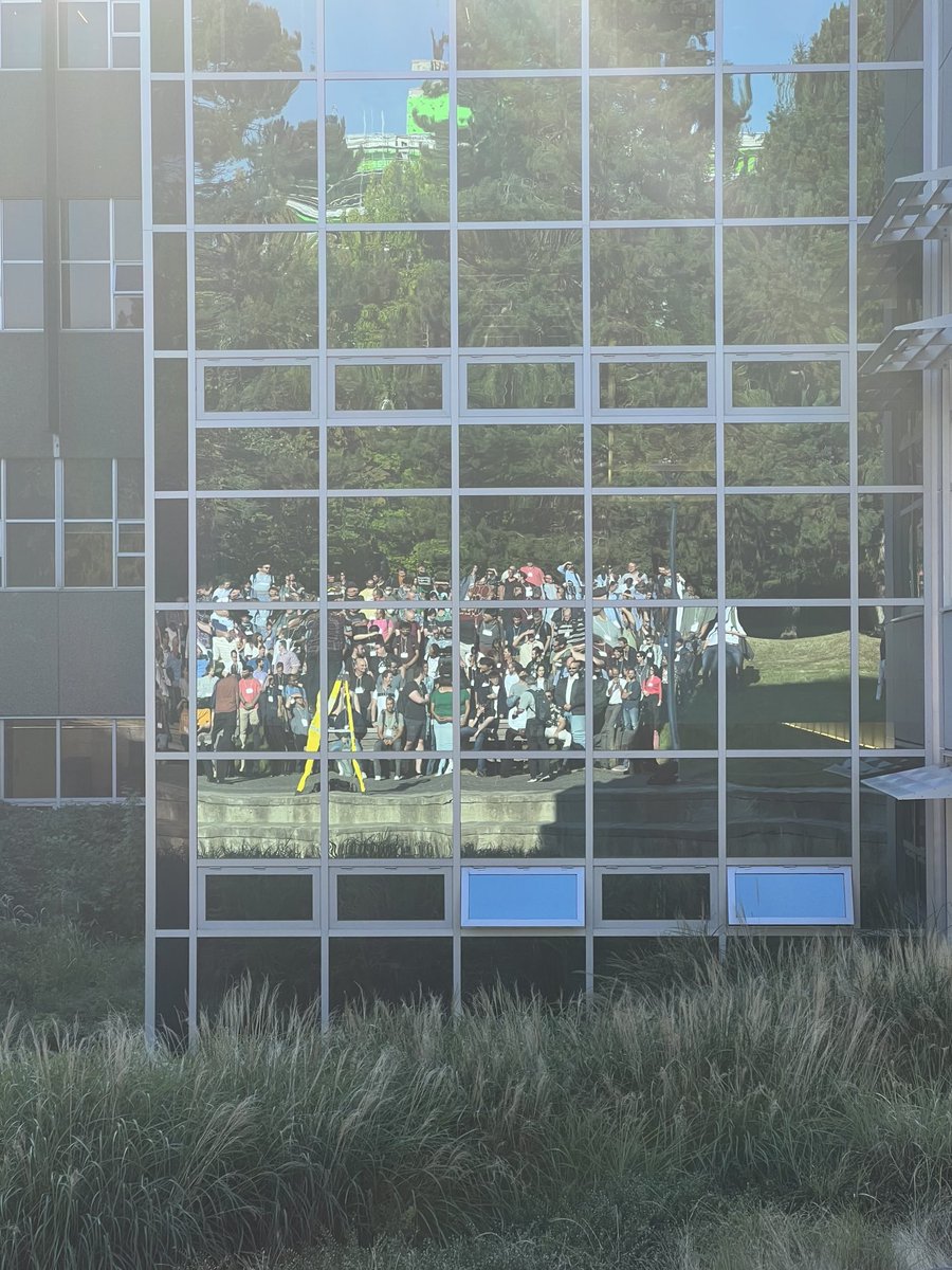 r1cc4rd0's tweet photo. Group photo making at #nfo16 https://t.co/Wl7e91K2oL