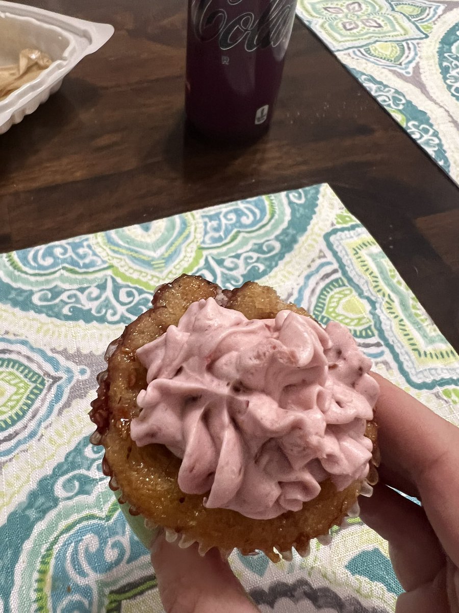 thehazelbelle's tweet photo. Photo 1: Vanilla Caramel and Marshmallow
Photo 2: Mixed Berry Cupcake Surprise (berries are inside of it)
#HowDoIChoose? https://t.co/cUWeHdbekk