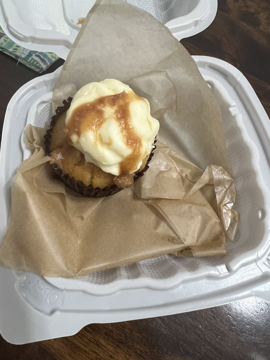 thehazelbelle's tweet photo. Photo 1: Vanilla Caramel and Marshmallow
Photo 2: Mixed Berry Cupcake Surprise (berries are inside of it)
#HowDoIChoose? https://t.co/cUWeHdbekk