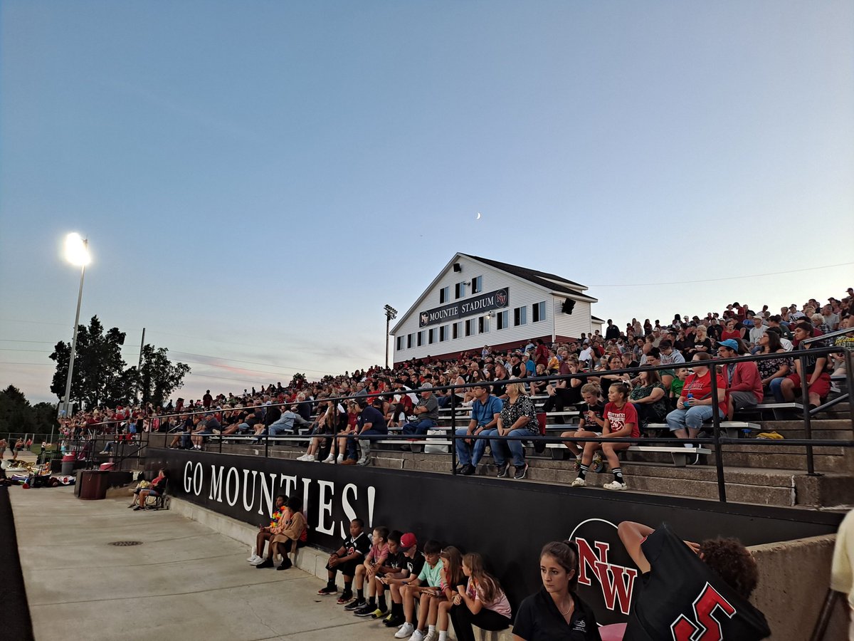ElizabethHoffba's tweet photo. What an exciting night at Mountie Stadium #nwschools https://t.co/3dlMNdxK9F