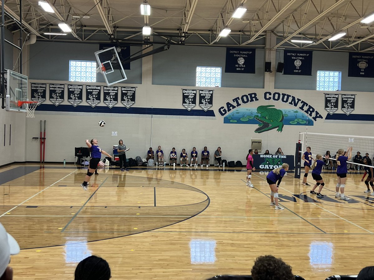Jamie_K15's tweet photo. Last night was a torn but exciting night getting to cheer on our future @AustinBulldogVB athletes at Garcia MS as they took on my former @RTMSThundercats athletes. #relationshipsmatter #developingathletes #impactinglives https://t.co/rqHEC3VYdV