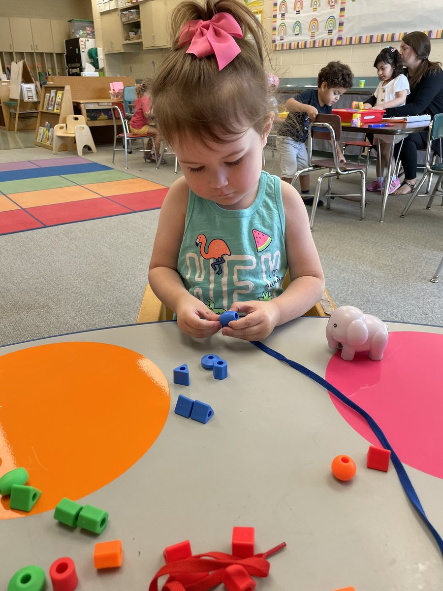 Working on sorting by color AND our fine motor skills in our 3 year old classes! If you walked into my class, you’d have no idea that most of them have never been to school before this year. They’re amazing! 😊