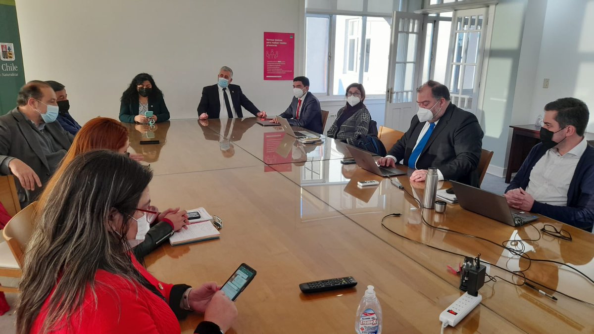 UACh y Sindicato de Trabajadores firmaron esta tarde contrato colectivo, tras la votación realizada hoy jueves 1 de septiembre, donde el 62,44% de sus socios y socias aceptó la propuesta de la Universidad.

diario.uach.cl/uach-y-sindica…

#Valdiviacl #Osorno #PuertoMontt #Coyhaique