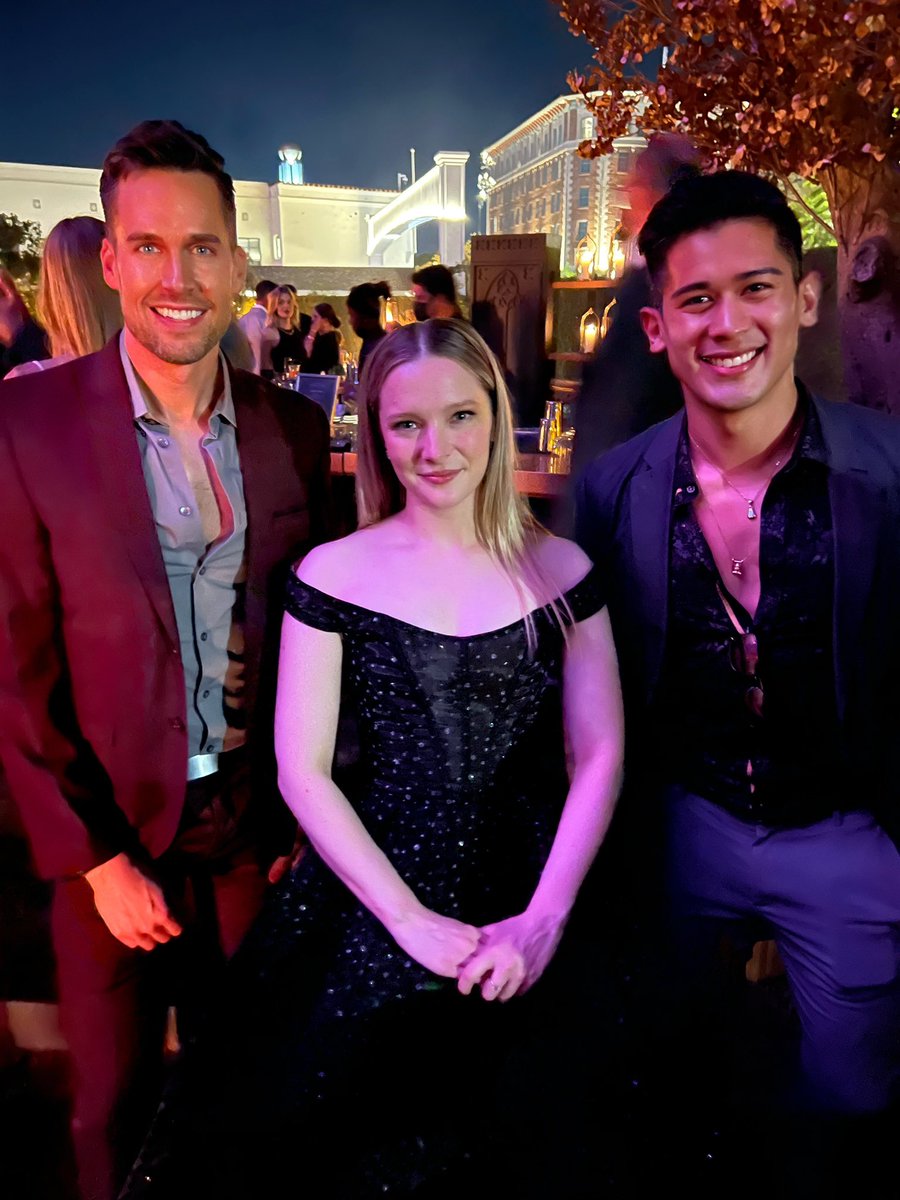 DarionL1's tweet image. It was such a treat meeting the cast of @LOTRonPrime recently at the world premiere! Morfydd Clark is insanely talented as Galadriel &amp;amp; @IsmaelC_C is totally captivating as Arondir. It’s out now on @primevideo - one of my fav shows in years!! What do you think? #LOTRonPrime #lotr
