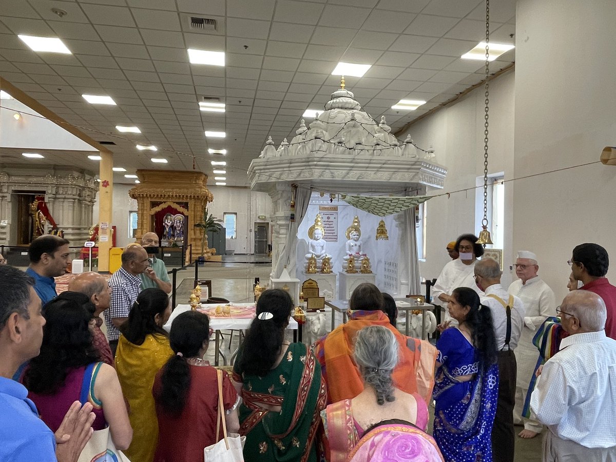 Munilokesh's tweet photo. अमेरिका सिएटल में पर्युषण महापर्व सम्पन्न कर पूज्य आचार्य डॉ लोकेशजी के दस लक्षण महापर्व हेतु कनाडा वैंकूवर प्रस्थान के अवसर पर बौथेल हिन्दू टेम्पल में तीर्थंकर भगवान की प्रतिमा जी व श्रद्धालुओं के समक्ष आचार्यश्री का संक्षिप्त उद्बोधन #Jainism #Jain https://t.co/Qx6XcQLvr4