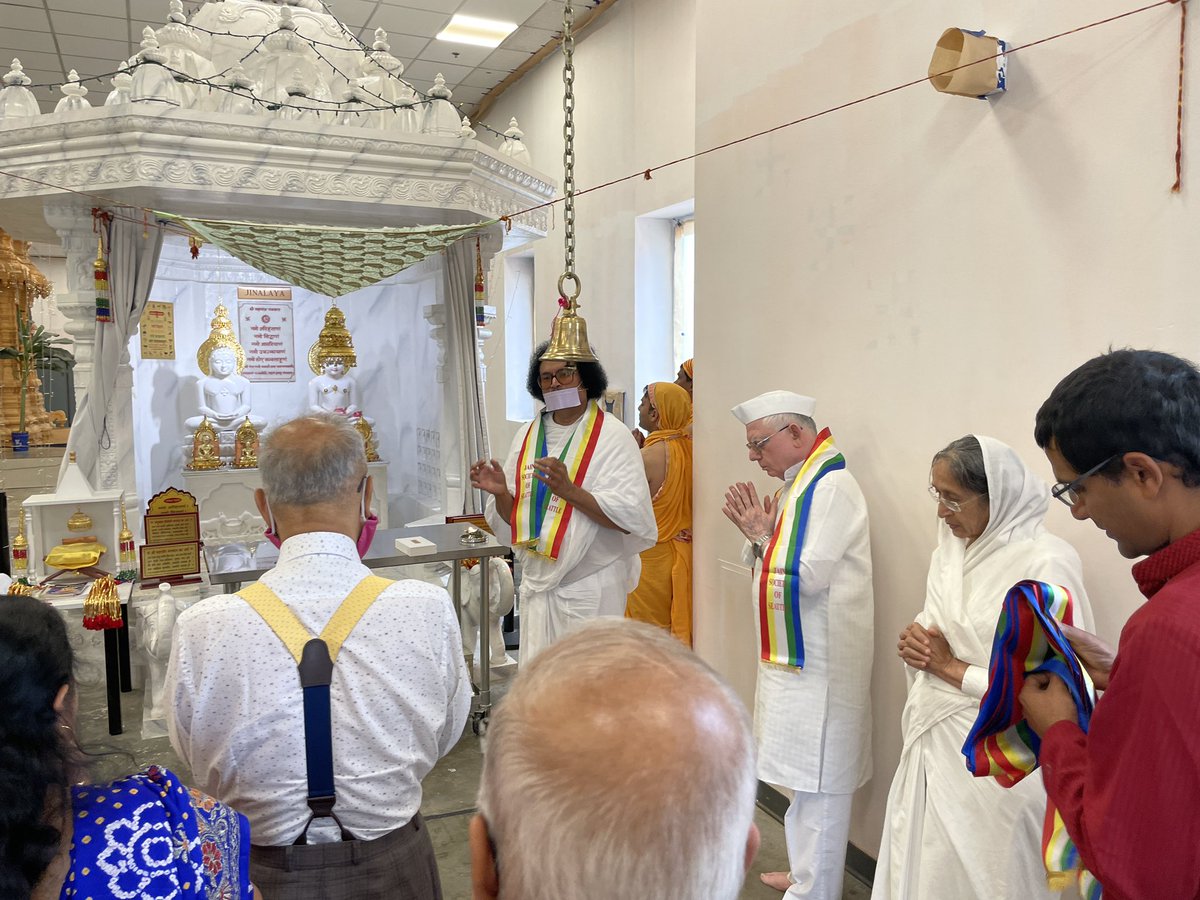 Munilokesh's tweet photo. अमेरिका सिएटल में पर्युषण महापर्व सम्पन्न कर पूज्य आचार्य डॉ लोकेशजी के दस लक्षण महापर्व हेतु कनाडा वैंकूवर प्रस्थान के अवसर पर बौथेल हिन्दू टेम्पल में तीर्थंकर भगवान की प्रतिमा जी व श्रद्धालुओं के समक्ष आचार्यश्री का संक्षिप्त उद्बोधन #Jainism #Jain https://t.co/Qx6XcQLvr4