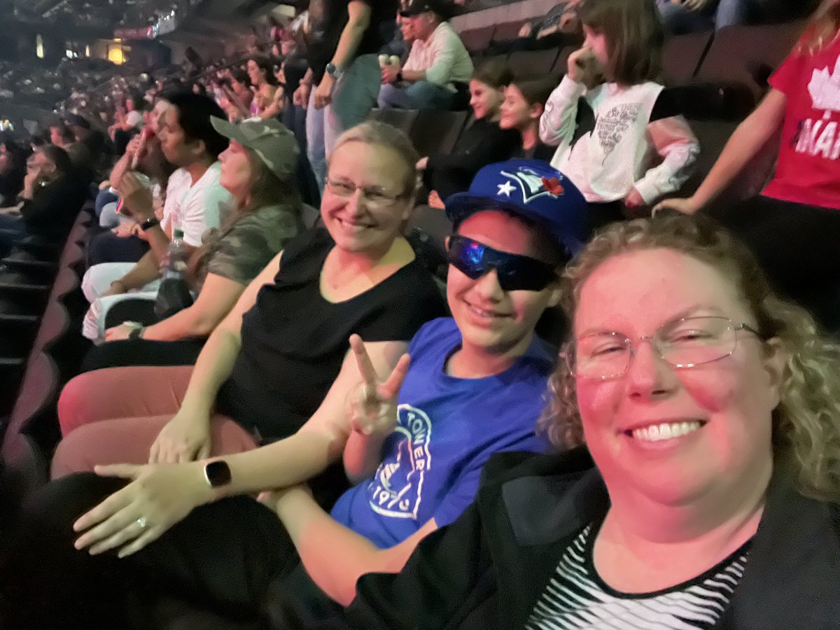 TaliePinard's tweet photo. #BSBOTT #DNAWorldTour https://t.co/olyQtsYsjA