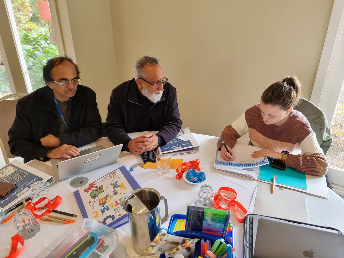 KrishnaP34's tweet photo. Collaboration at it's best @JamesMeehanHS. Diving deep into the 6 Cs of the education and sharing their ideas to incorporate into our teaching protocols to support the development of learning @RogersLeesa @MsRatusau @PBordado @_iEndo #Stage5conference https://t.co/qZXbfch9Zy