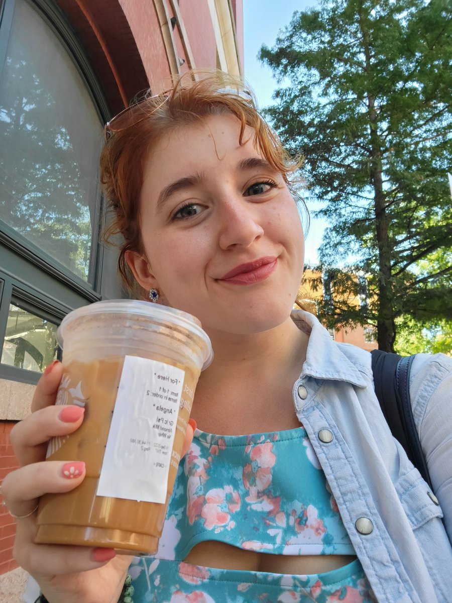 Ang_Renzi's tweet photo. No pumpkin spice vs first pumpkin spice of the season #HappySeptember1st https://t.co/Xo6oiVvsr9