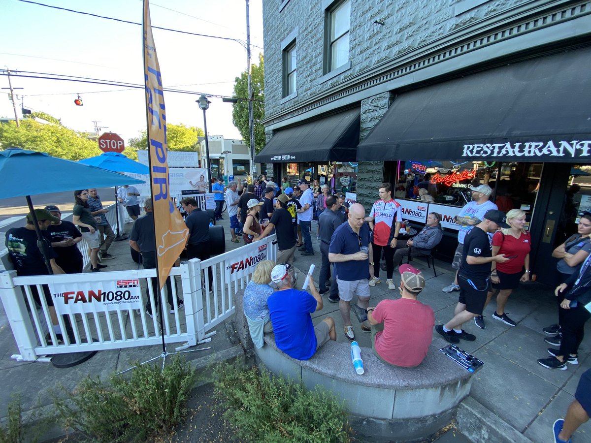 A great turnout for the @Portland_GP Kickoff Party at @kentonstation! A couple @IndyCar drivers are here signing autographs until 7pm. #PortlandGP
