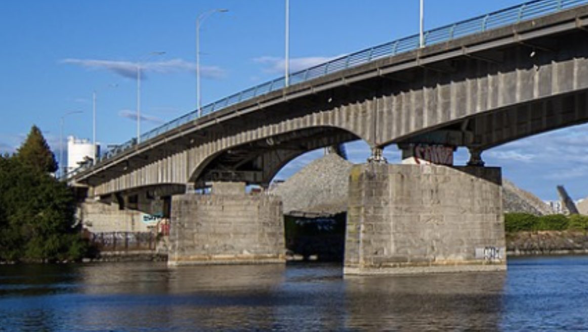 VicBayBridge's tweet photo. @j_mcelroy Pretend bridge here. I stay in my lane, well 2 lanes. https://t.co/3Un1TbrdcY