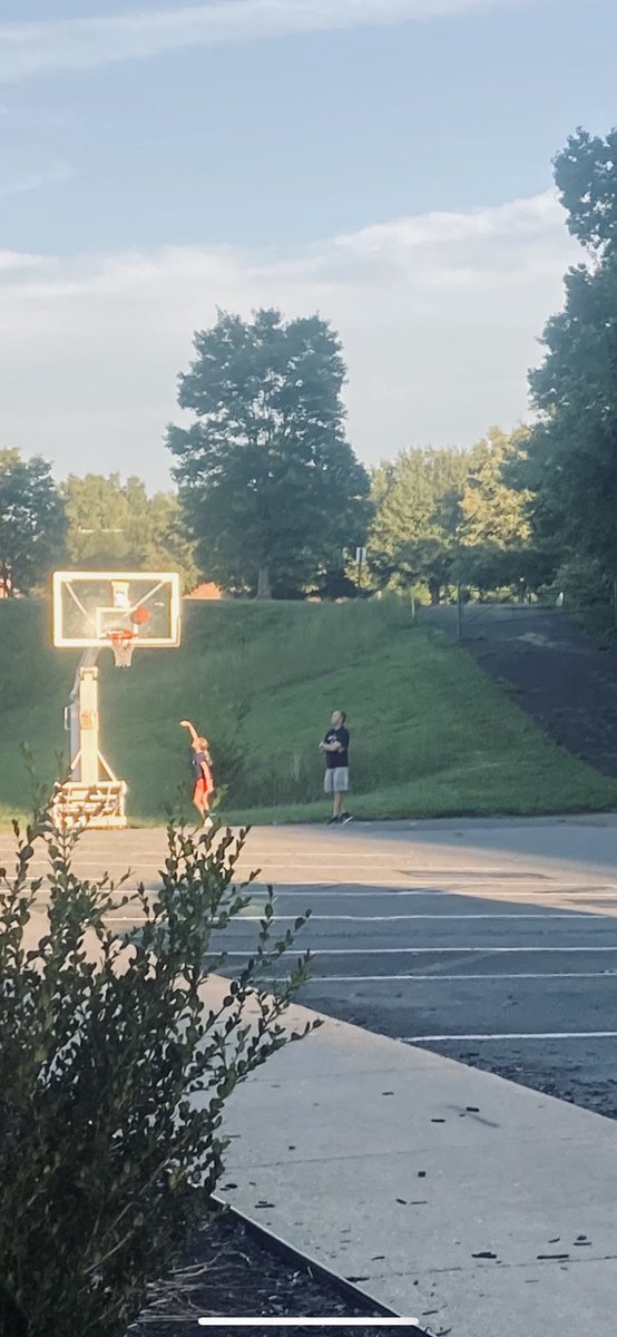 StealersTown's tweet photo. Before her workout Thursday evening with @lmlaplant , @WSSTEALERS 5th grader Carly Shamblen got some shots up on one of outdoor courts.

#STEALERS🏠!!! https://t.co/pMJEgnFv3c