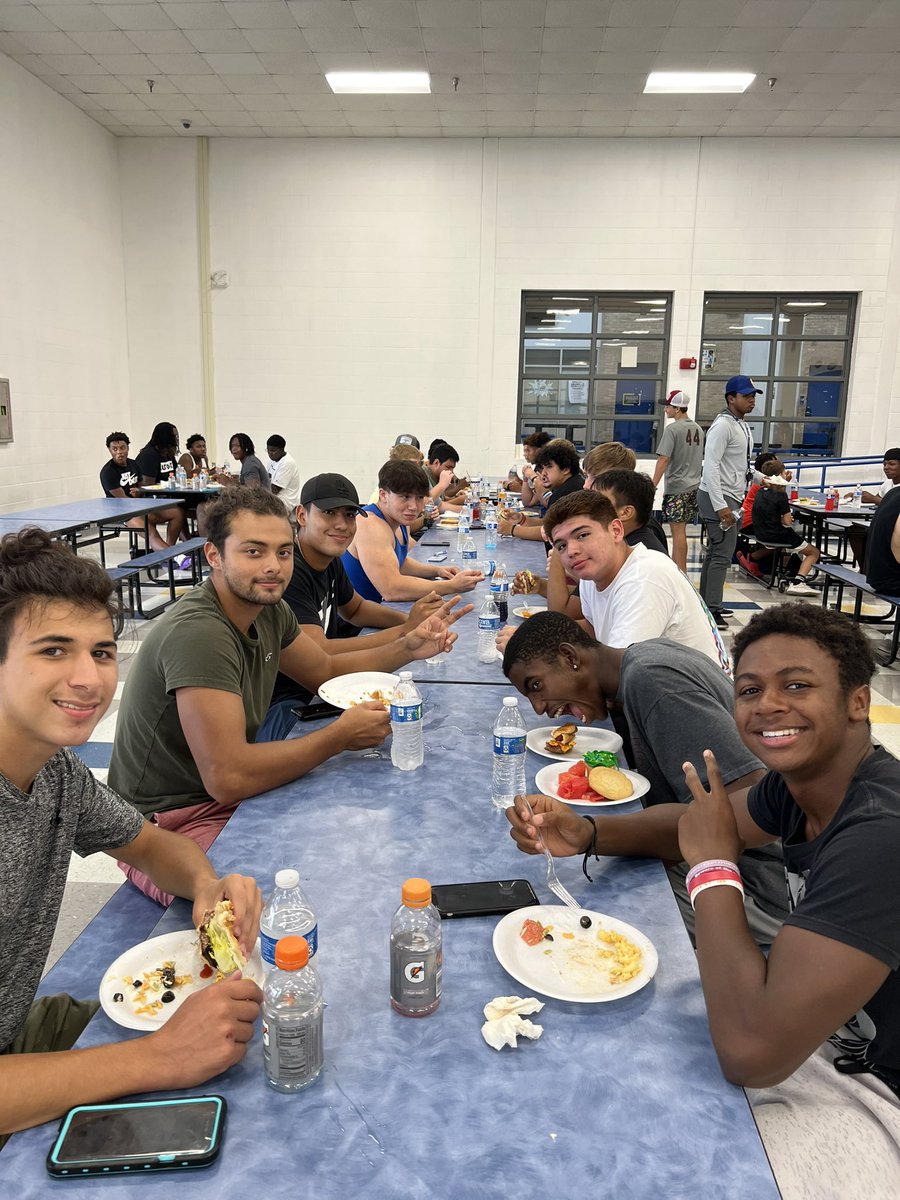 cmlerma01's tweet photo. Getting our Buffs fed before we head out tomorrow to Del Valle High School!  Thank you Clarence for starting us off with a prayer and blessing 💙💛 #BewareOfTheStampede 🦬🦬🦬#WinTheDay #DefendTheBrand @SamuelClemensHS @scbuffalostrong @ClemensBuffsFB https://t.co/Jfldam9HWZ