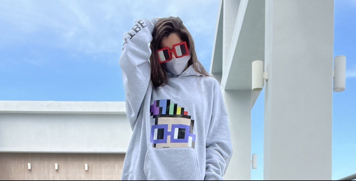 It’s September, right?
So.. I had a thought: Does this mean it’s acceptable for me to be wearing hoodies again?! ⌐◨-◨

🛍 !bibe hoodie available at: bluprintsmerch.com

#nounish <a href="/nounsdao/">Nouns.eth</a> <a href="/NounPunks/">NounPunks ⌐◨-◨</a>