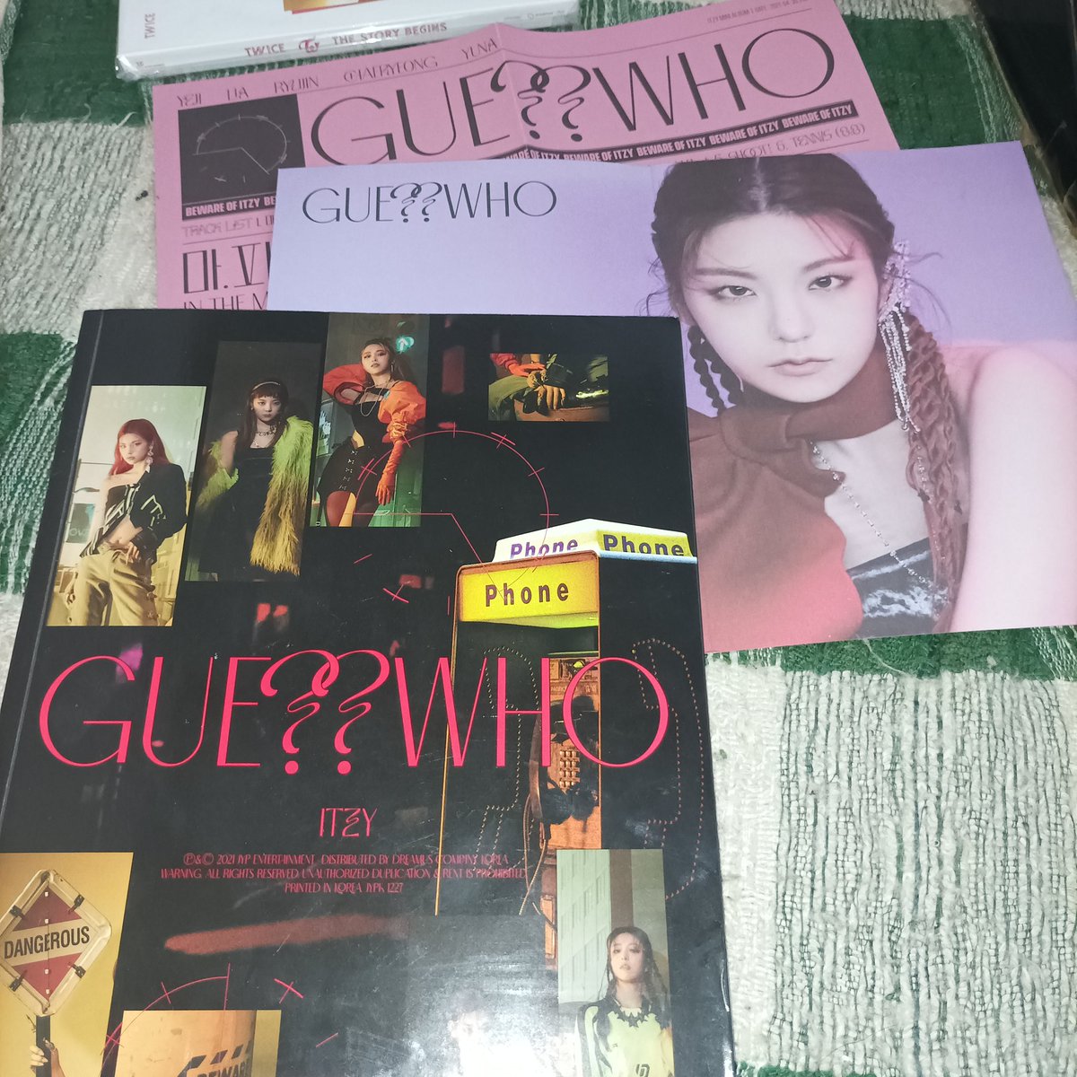MrDubu18's tweet photo. WTS LFB ITZY GUESS WHO UNSEALED ALBUM WITH INCLUSION

PRICE: 120 PHP

IN MINT CONDITION

MOP: GCASH (payo/1 day reservation)
MOD: SCO/FLASH

t: ryujin chaeryeong yeji yuna lia photocard kpop jyp entertainment korean ph cil crazy in love sneakers checkmate sealed https://t.co/7Xj5T07BEb