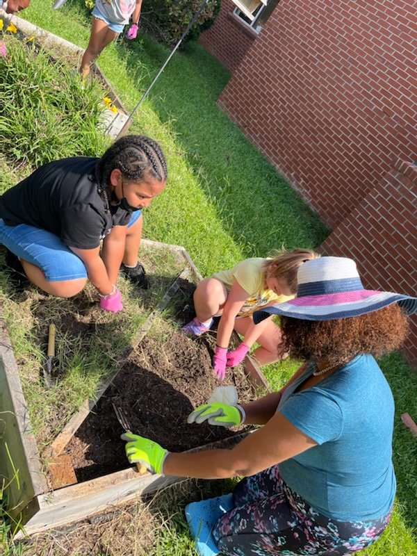 SesAsep's tweet photo. Today was a great day in SES ASEP...First day of STEM Gardening on the agenda today! The students had a blast!! #asepismywhy @SES_HC https://t.co/kgBe8Gd7k1