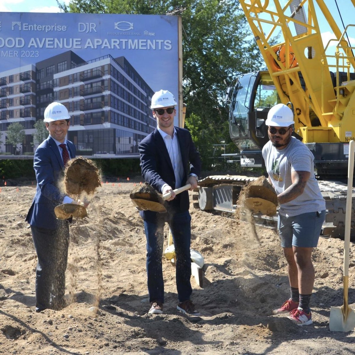 rise_modular's tweet photo. RISE Modular &amp; @EnterpriseNow celebrated the #groundbreaking of Glenwood Apartments, a #MixedUse, #OpportunityZone redevelopment featuring 127 #apartments, #commercial space &amp; community #retail. 1/

#Development #GeneralContractor #Manufacturing #Construction #Modular #TwinCities https://t.co/GQAzPnZRVw