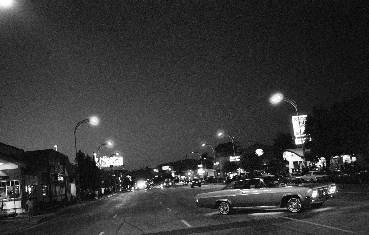 StephenVanasco's tweet photo. Valley Life on Van Nuys Blvd. https://t.co/MmWl40dI4t