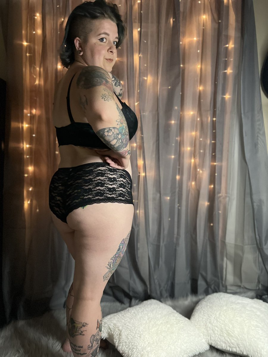 CurvyGoddess13's tweet photo. Hey guys! We are getting toward the end of this deliciously thicc Thursday😭 Make the best of your night! #ContentCreator #onlyfansgirl #freetrial https://t.co/p0VnkKfcJR