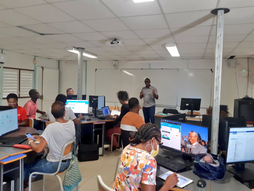 GertyLycee's tweet photo. La rentrée des enseignants se poursuit au #lpga avec une matinée d'échanges sur les filières, les axes du projet d'établissement et les conseils d'enseignement.
Puis un après-midi riche autour du numérique avec des ateliers sur l'ENT, @Pronote et @Pix_officiel. https://t.co/IigqrQEPok