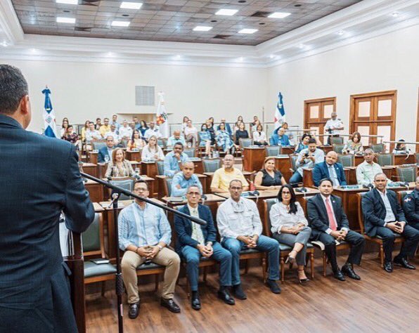 luisverasj's tweet photo. En la conferencia con el Sr. Juan Vereecken, presidente de Maxwell Leadership Latinoamerica, denominada “Tu Liderazgo: clave para un futuro brillante”. 
@CarolinaMejiaG @AlcaldiaDN @JuanVereecken #DominicanaSeTransforma https://t.co/FK73xxlLGy