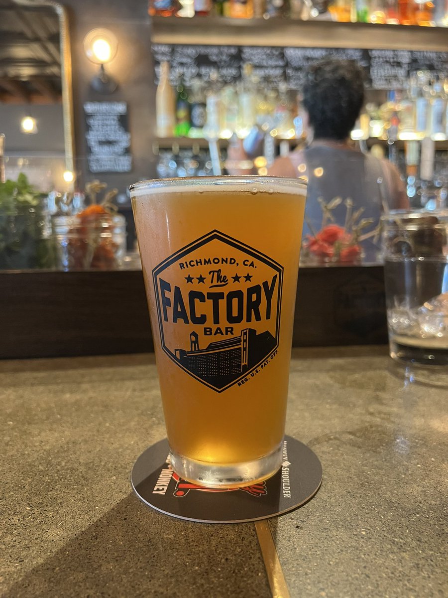 3guysdrinkin's tweet photo. Thursday! @headlandsbrew Awesome-O IPA π»
#factorybar #RichmondCA https://t.co/fZPXkbPEsr