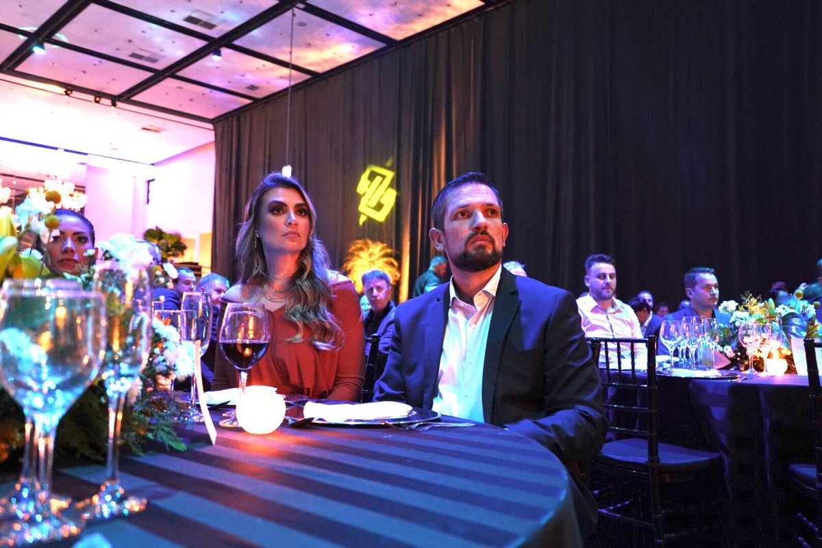 leo_pascoal's tweet image. Participei do Jantar @BancodoBrasil. Muito bacana prestigiar a instituição que me proporcionou importantes conquistas, colegas, clientes especiais e aprendizados valiosos que levo para a vida toda. #Expointer2022