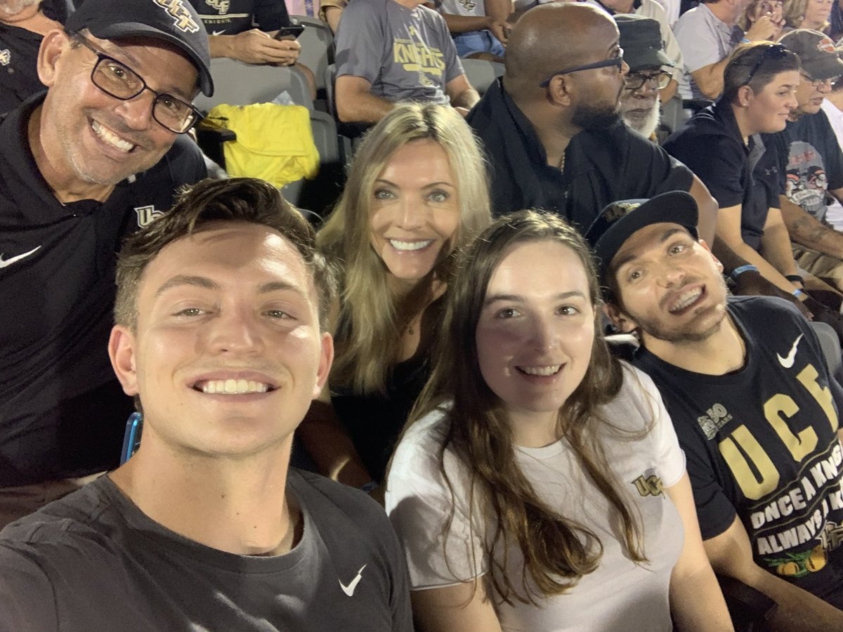 KeithBenkel's tweet photo. Go Knights !! #firstbounce https://t.co/cfssPwZYPI