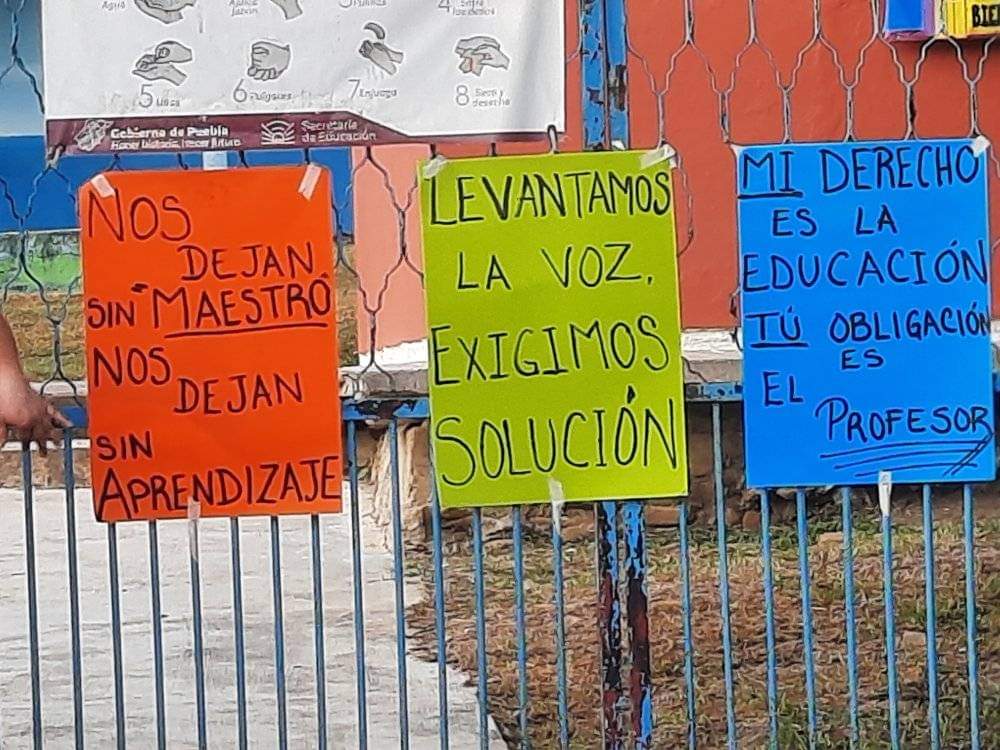 Keymit03's tweet photo. @SEPGobPue @Gob_Puebla El día lunes  29 de agosto fueron tomadas las instalaciones de la escuela primaria oficial 5 de mayo de la comunidad de  Progreso de Allende  Pantepec Puebla,  (mejor conocido como Rancho Nuevo) ya  que  la SEP sólo  está  enviando a dos maestros para cubrir  los 6 grados. https://t.co/nTSY02c6A7