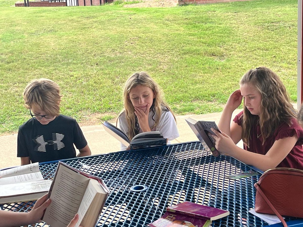 BMSLionPride's tweet photo. 5th graders enjoying the nice weather in the new pavilion while doing some reading. It was a beautiful day. #bmslions #lovetoread https://t.co/cx8Yxh0RYt