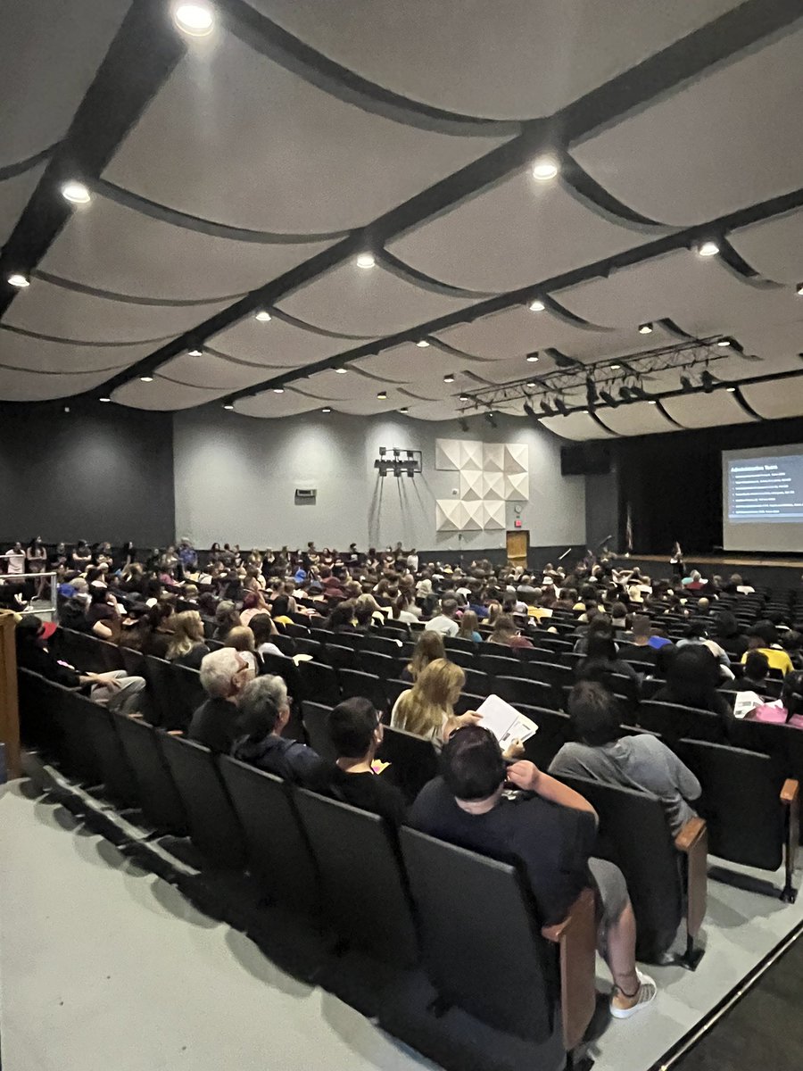 ARMScommschools's tweet photo. Few highlights from Freshman Ignite! So nice to see the building bursting with positive energy! https://t.co/gz8ZBnCMsj