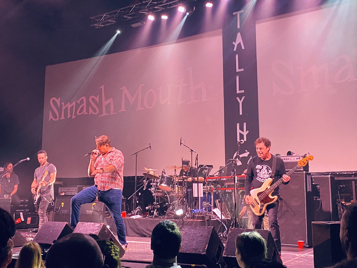 Watching <a href="/smashmouth/">Smash Mouth</a> tonight. 1999 me is loving it #thenthemorningcomes