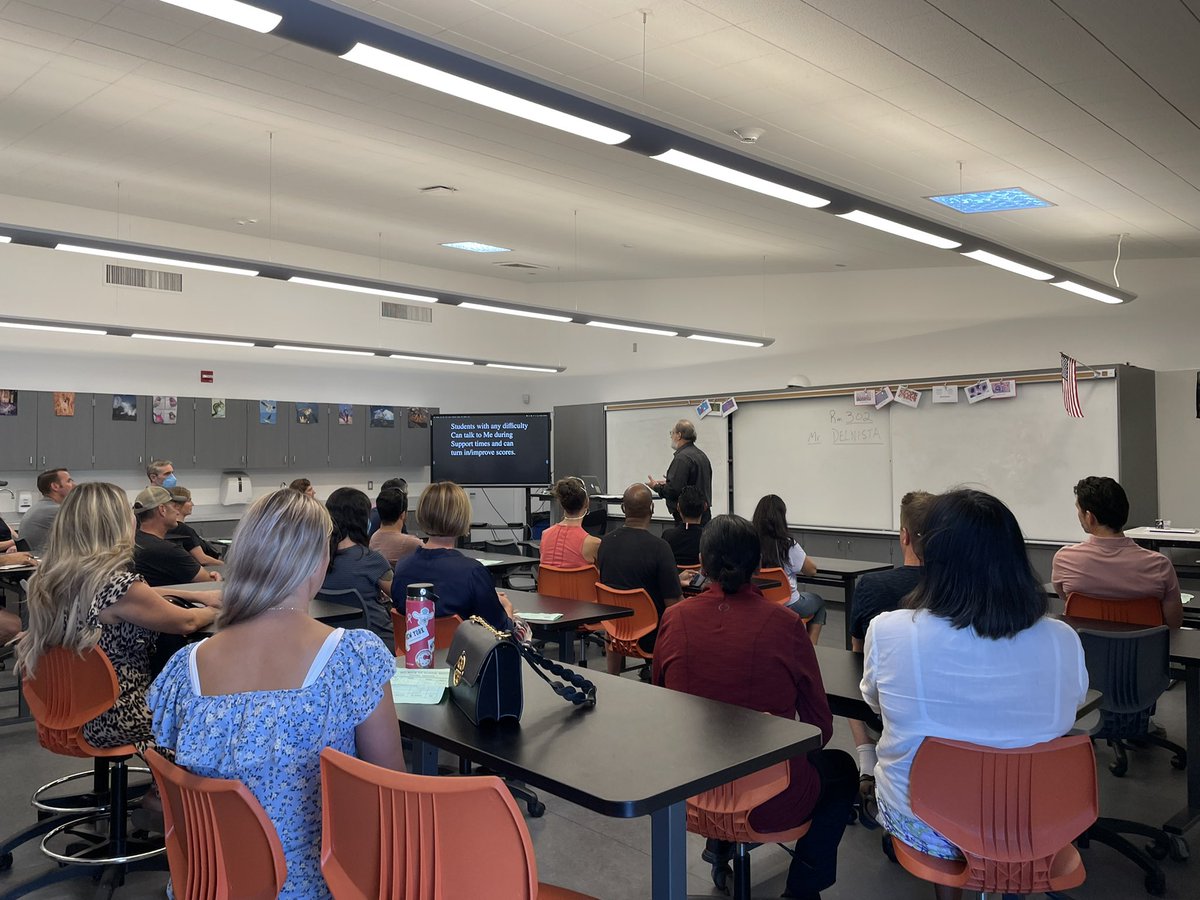 WCsup's tweet image. Big TY to all of our @WalnutCreekIS Squire families for joining us tonight!