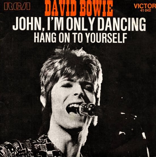 Buzz_The_Fuzz's tweet photo. #OTD 50 years ago today. #JohnI'mOnlyDancing

1972年9月1日、シングル「John I'm Only Dancing」発売。「バイセクシャルのアンセムを書こうと思って書いた。見事に成功したよ。BBCがこの曲をオンエアしたときは驚いた」（DB、1993年）
なお当時BBC「TOTP」では同曲のPVは放送されませんでした。 https://t.co/BzJMreH2Hg