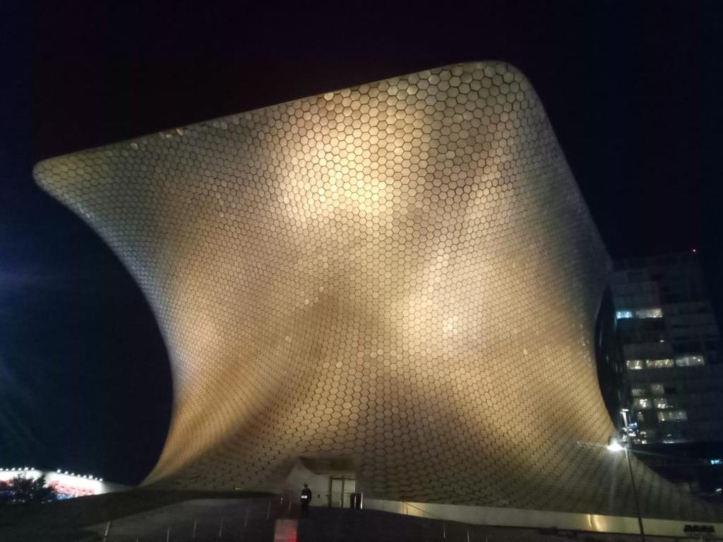 ElMuseoSoumaya's tweet photo. Este #FinDeSemana nos iluminamos de #Dorado para conmemorar el mes de la concientización contra el Cáncer Infantil. https://t.co/hn0bcMrgJr