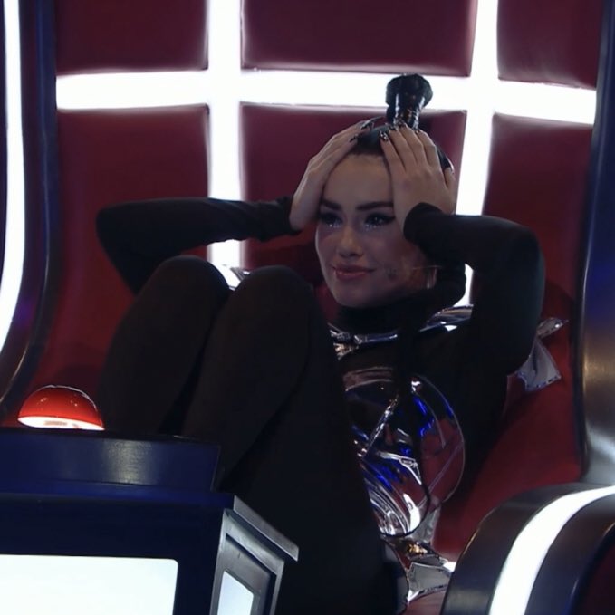 myworldespos's tweet photo. lali escuchando a angela es yo #LaVozArgentina https://t.co/JKseSfld1I