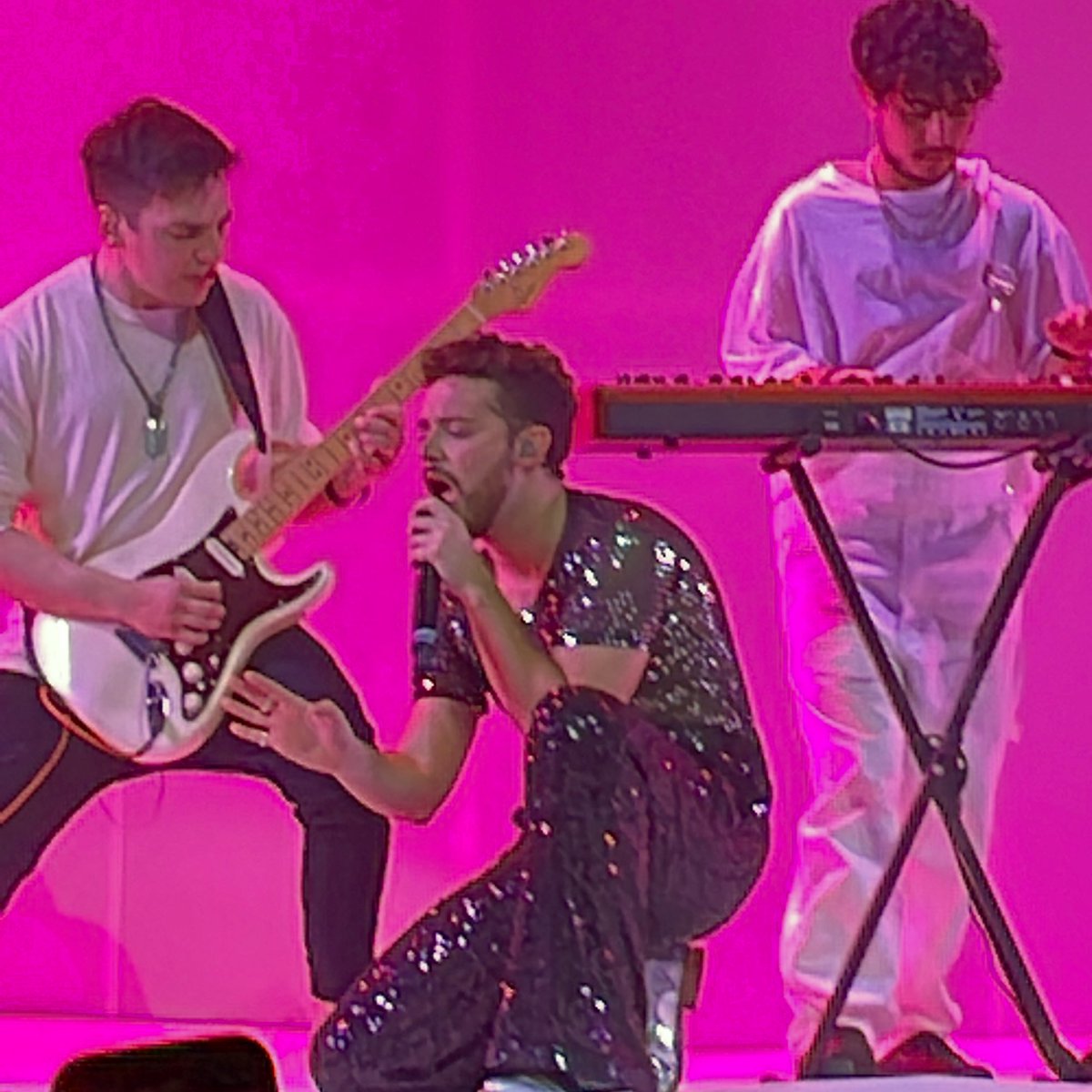 RadioDisneyLA's tweet photo. ¡Gran noche para @_ruggero! 👏🏽👏🏽👏🏽 Se presentó en vivo en Buenos Aires y estuvo increíble. 
#VolverACeroTour https://t.co/dmDmFJqmYX