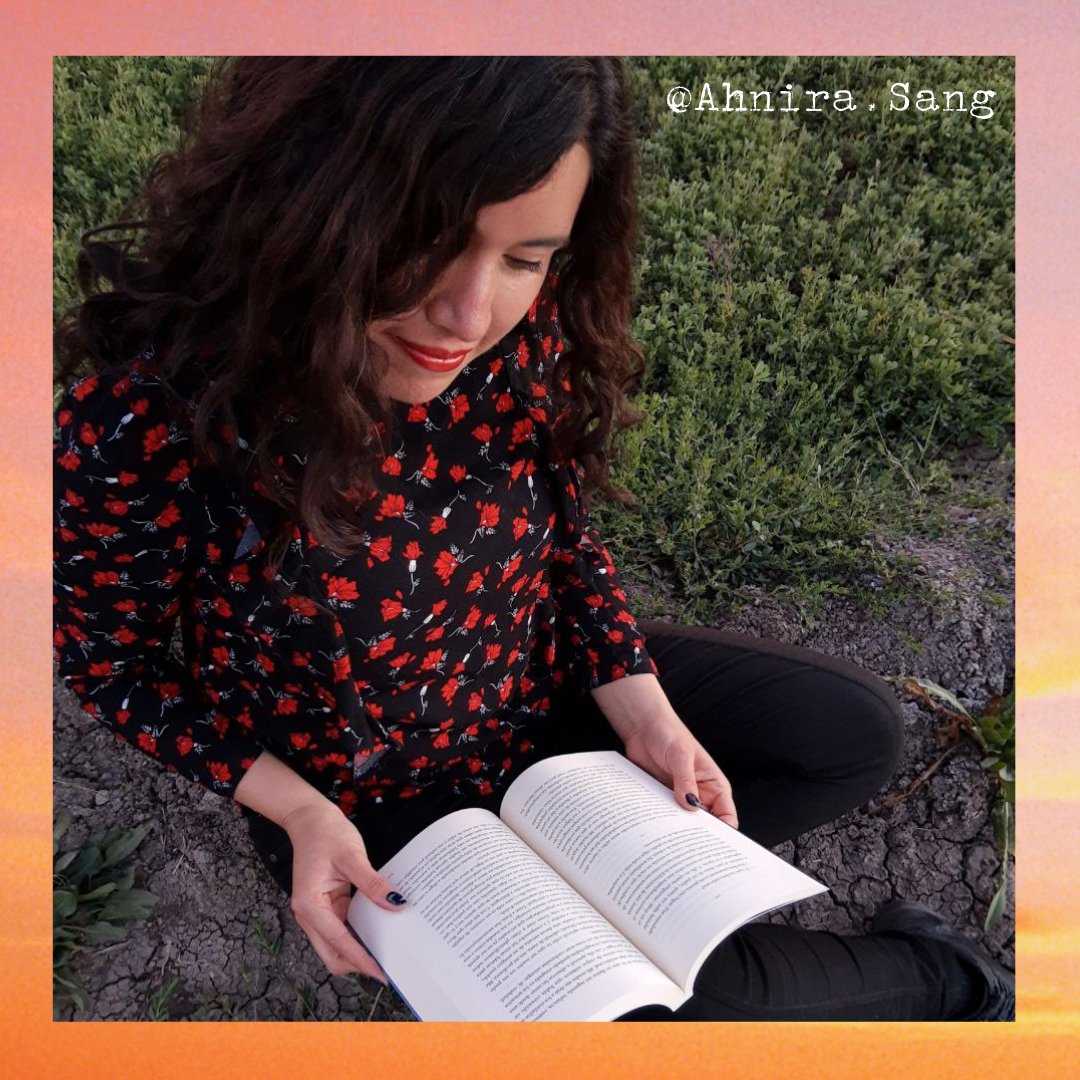 AhniraSang's tweet photo. ¿Qué libro desearías haber escrito? ✨
Yo creo que me encantaría haber hecho algo como rayuela, no lo he leído, pero lo tengo y sé de la estructura y me sorprende:3
.
.
.
.
.
.
.
.
.
.
.
.
.
.
#bookshelves #writwer #bookwriter #writestwittwer #writering https://t.co/FLtUi1nE3E