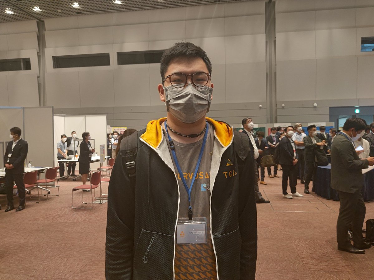 TresCorvos's tweet photo. ビジネスミーティングに参加するルナマドの図 https://t.co/4nWiPT8oCV