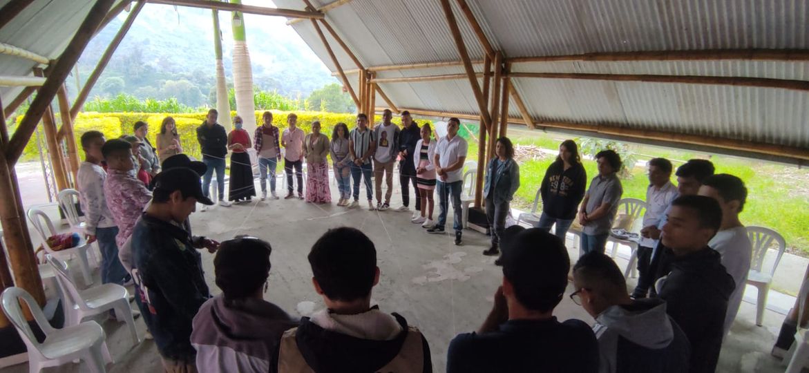 CODHESColombia's tweet photo. Los ejercicios y acciones que hace la población joven alrededor de la construcción de #Paz abordan análisis de los contextos de riesgo para NNAJ, la agenda de juventud para el Diálogo Social y la Política Pública de reconciliación, convivencia y no estigmatización.
#TejerLaPaz https://t.co/6Y01Xc4BHK