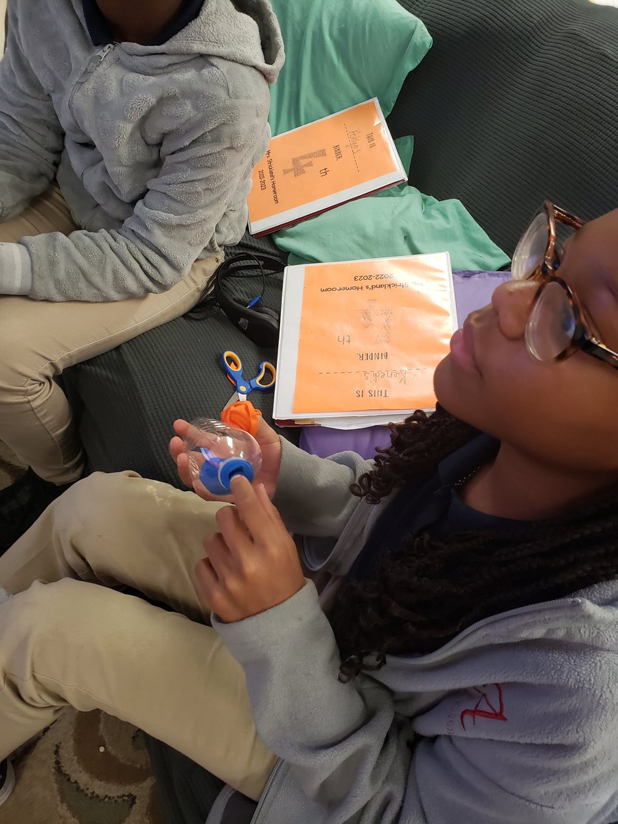 ERD4thgrade's tweet photo. Exploring how the respiratory system works. #humanbody #handson @DicksonTigers https://t.co/2oJ32hOaMI